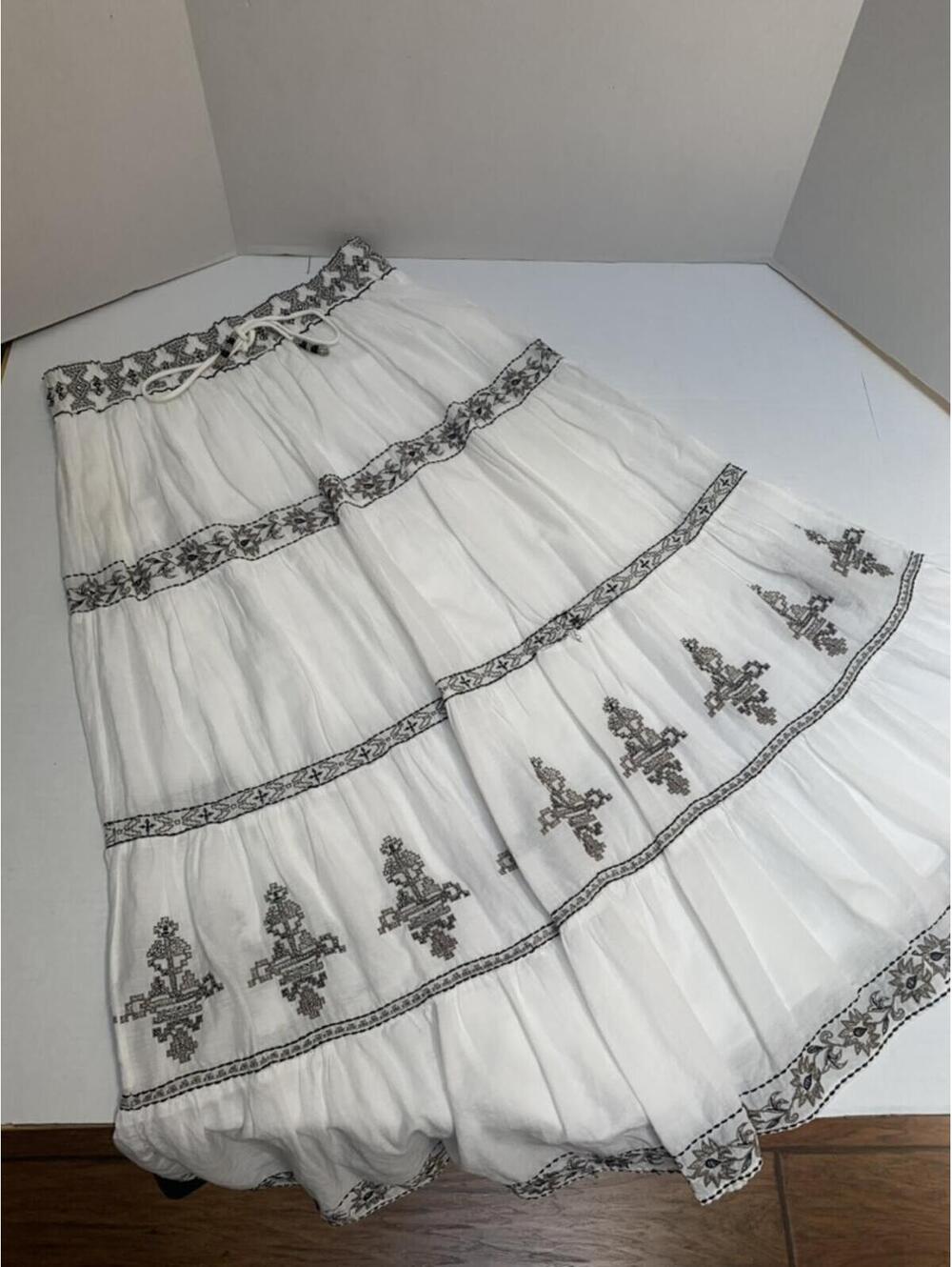 Zara Ecru Embroidered Long Skirt Size Medium